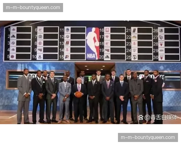 报道：奇才与黄蜂的“榜尾之战”，为选秀顺位而战