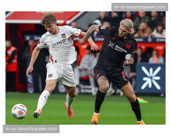 勒沃库森1-1战平斯图加特，两队门将高接低挡成平局关键